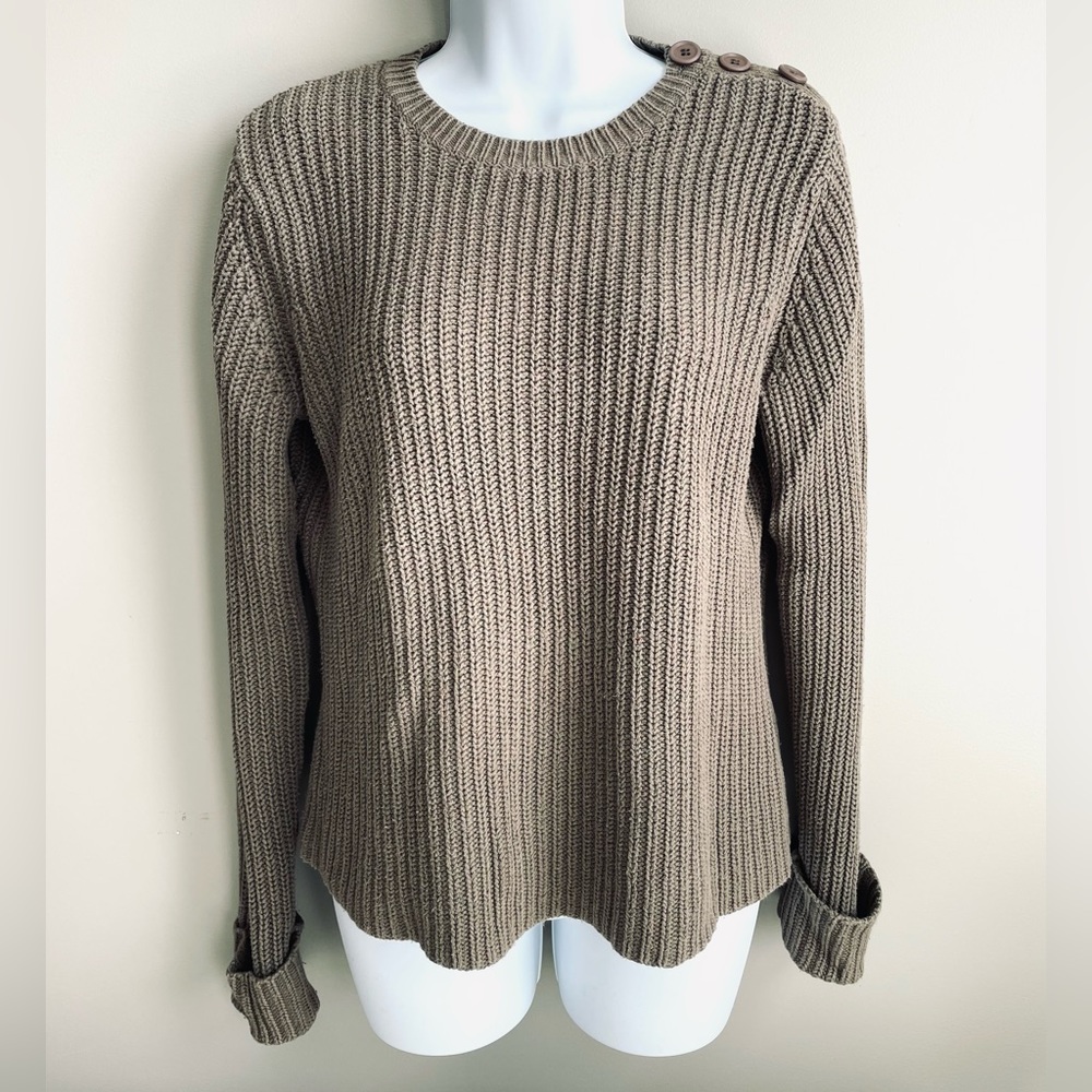 ‼️SALE‼️$25 Like/Bundle/Offer Like New Button Shoulder Ribbed Sweater